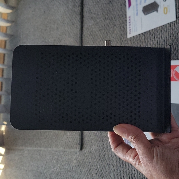 NETGEAR N600 Modem/Router and AC1200 Range Extender - Picture 3 of 9